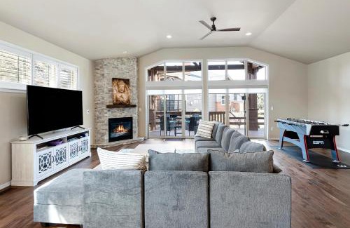 Redmond House | HomeAway Vacation Rental - Eagle Crest - Meredith Lodging