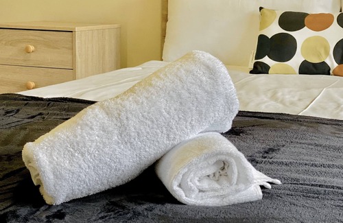 Homebush Apartment | Homebush West APT Perfect location+Wifi+Parking