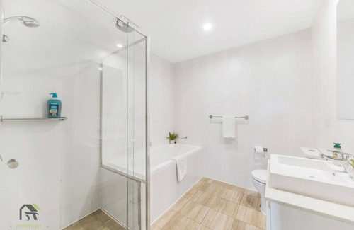 Homebush Apartment | Homebush3房可住7人配套厨房大公寓