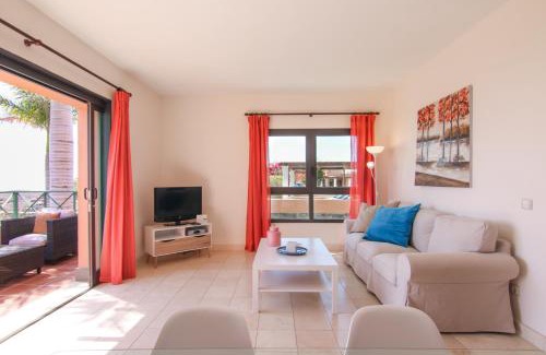 Salobre House | HomeForGuest Salobre Villa, 5pax, pool and great views