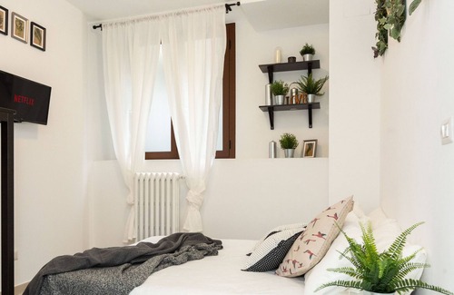 Crescenzago House | HomeHotel - Paruta 65 Teti