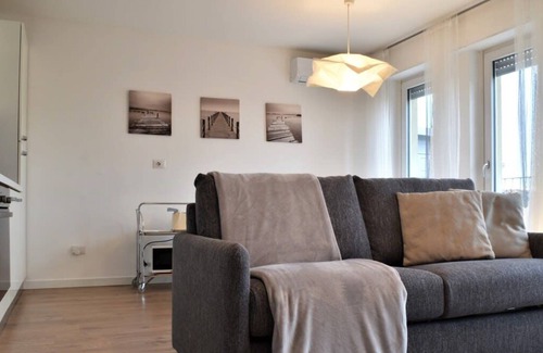 Villapizzone Apartment | HomeLovers White and Bright Studio Flat Portello Accursio Shopping District