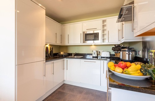Highbury West Apartment | Homely 2 bed 2 bath central apartment w balcony (-5% week & -30% month August)
