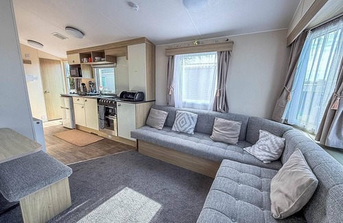 Louth House | Homely 4 berth caravan for hire in Lincolnshire at Sunnydale, ref 35122S