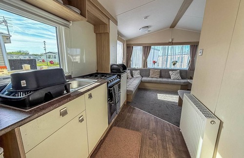 Louth House | Homely 4 berth caravan for hire in Lincolnshire at Sunnydale, ref 35122S