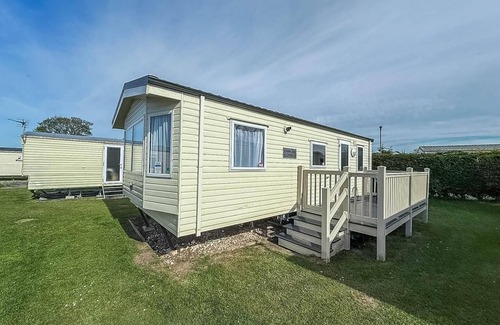 Louth House | Homely 4 berth caravan for hire in Lincolnshire at Sunnydale, ref 35122S