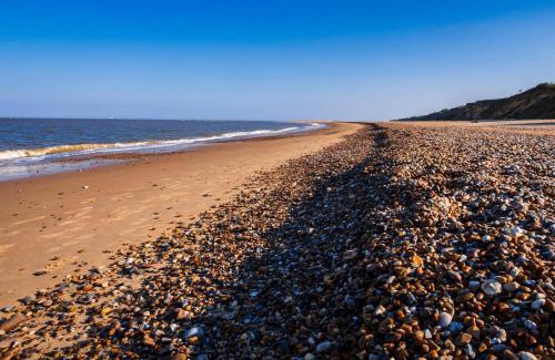 Kessingland Other | Homely 6 Berth Caravan With Full Decking At Kessingland Beach Ref 90046Bc