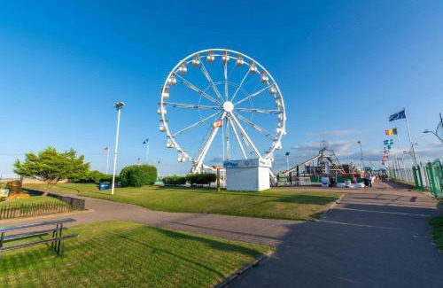 Great Yarmouth Boat Rental | Homely 8 Berth Caravan At California Cliffs Near To Scratby Beach Ref 50067G