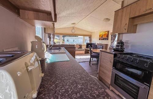 Kessingland Other | Homely Caravan At Kessingland Beach Holiday Park, Suffolk Ref 90040Bc