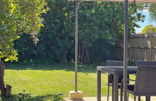 Cooloongup House | Homely Cosy Family Getaway, 5 Mins to Beach