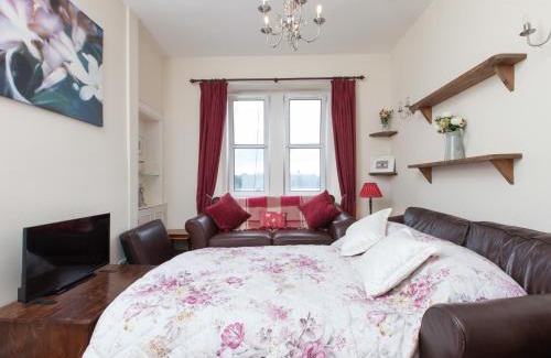Bonnington Apartment | Homely Tenement for 2 near Botanic Gardens