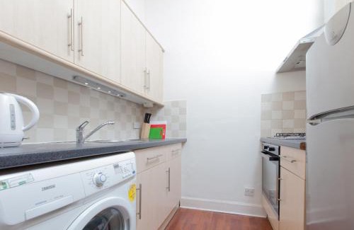 Bonnington Apartment | Homely Tenement for 2 near Botanic Gardens