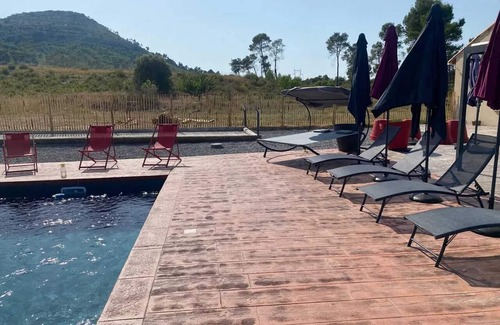 Saint-Hilaire-de-Beauvoir Villa | Homerez - Villa in Saint-Hilaire-de-Beauvoir