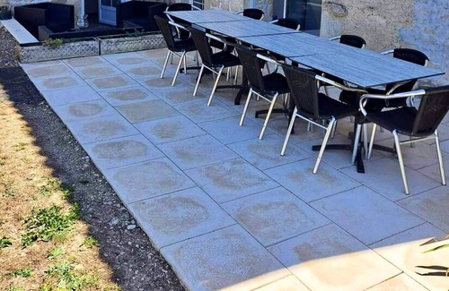 Saint-Mande-sur-Bredoire House | Homerez - Large house for 12 people with terrace in Saint-Mandé-sur-Brédoire