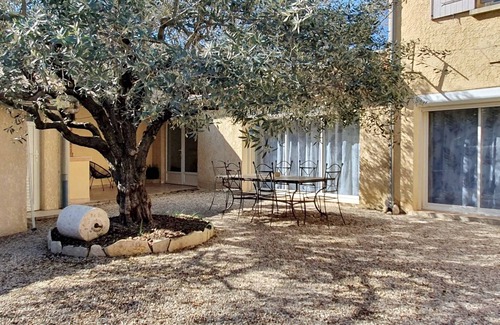 Saint-Maurice-sur-Eygues Apartment | Homerez - Apartment in Saint-Maurice-sur-Eygues