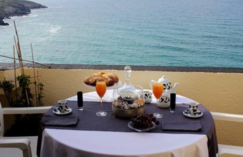 Malpica de Bergantinos Apartment | Homerez - 10 m away from the beach! Beautiful appartement for 6 ppl. at Malpica