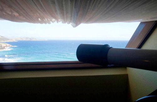 Malpica de Bergantinos Apartment | Homerez - 10 m away from the beach! Nice appartement for 7 ppl. at Malpica