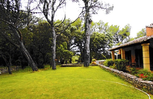 Lancon-Provence Apartment | Homerez - Apartment in Lançon-Provence