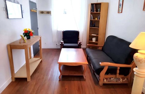 Chateaudun Apartment | Homerez - Apartment Châteaudun