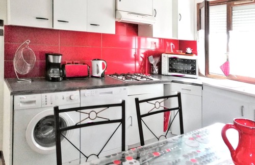 Villeneuve d'Aveyron Apartment | Homerez - Apartment in Villeneuve