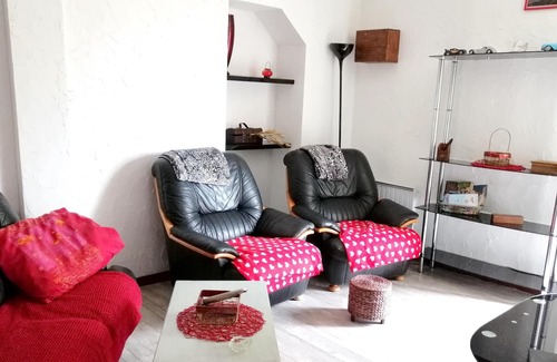 Villeneuve d'Aveyron Apartment | Homerez - Appartement for 6 ppl. with garden, terrace and balcony at Villeneuve