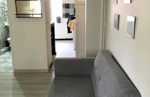 Stains Apartment | Homerez - Apt. in Stains, free Netflix