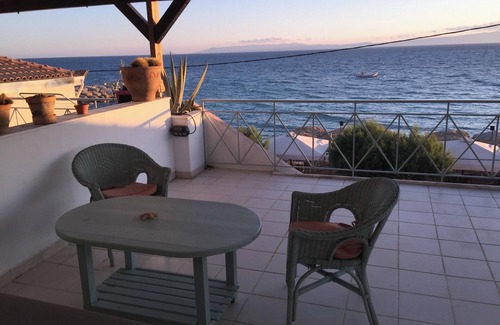 Akrogialion Apartment | Homerez - Apt. sea view in Akrogiali