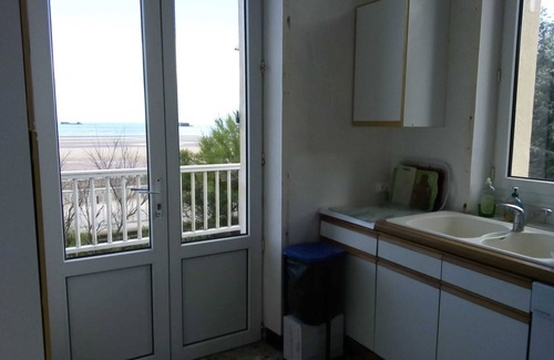 Asnelles House | Homerez - Beachfront house with direct access