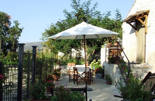 Abbateggio Apartment | Homerez - Beautiful appartement for 2 ppl. with garden and terrace at Abbateggio