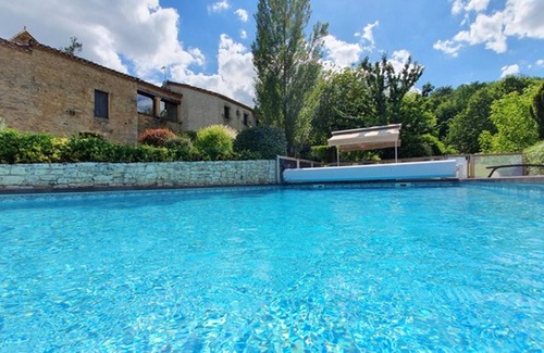 Puy-l'Eveque House | Homerez - Big house for 10 ppl. with shared pool and terrace at Puy-l'Évêque