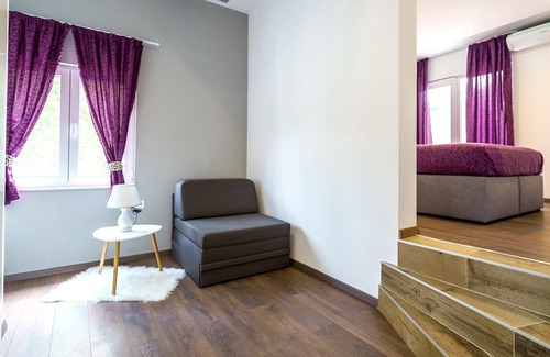 Zagvozd Villa | Homerez - Big villa 15 km away from the beach with swimming-pool and jacuzzi