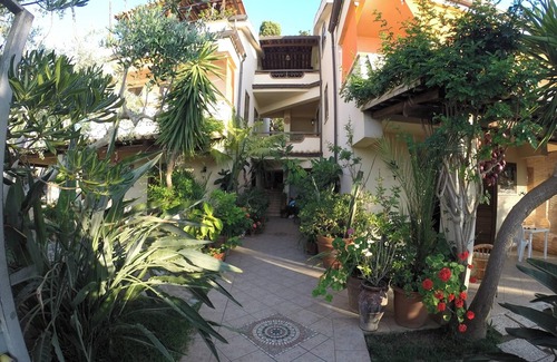 Parghelia Apartment | Homerez - Bright House in Vibo Valentia, Shared Pool