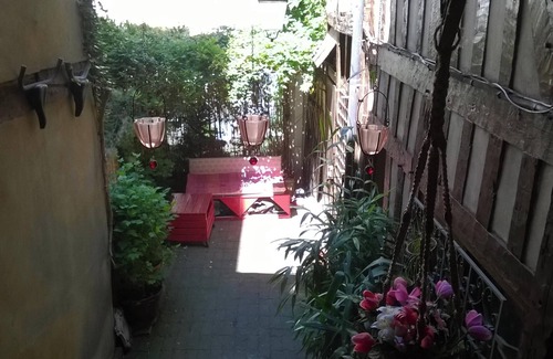 Old Town Apartment | Homerez - Charming apartment in Troyes with enclosed courtyard - 50 m²