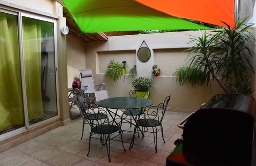 Courthezon Apartment | Homerez - Charming Flat in Courthézon with Terrace.