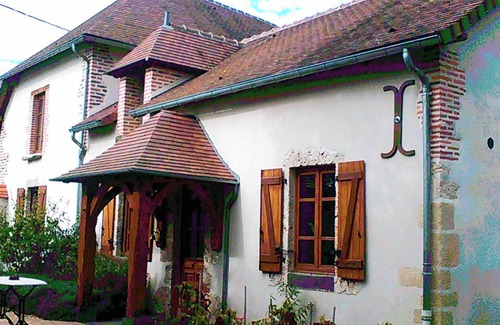 Montoldre House | Homerez - Charming House in Montoldre, Garden