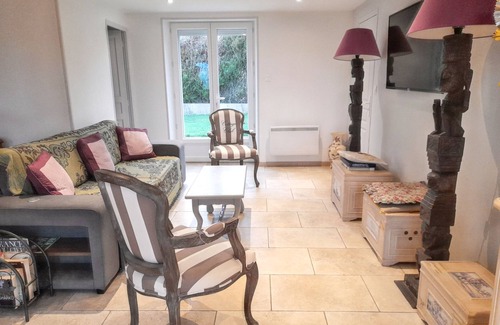 Bleneau House | Homerez - Charming House in Bléneau with Garden and Modern Amenities