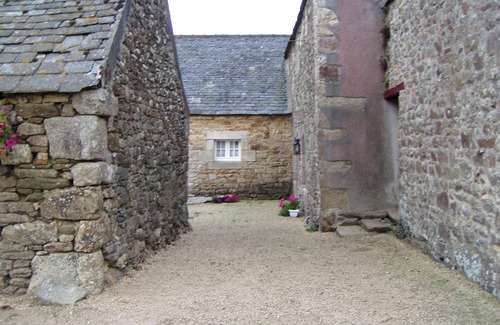 Sibiril House | Homerez - Charming House in Sibiril with Large Garden