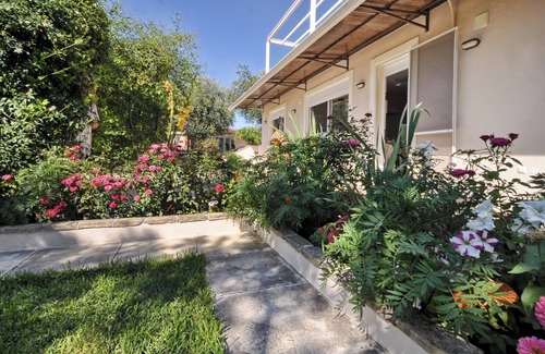 Perama House | Homerez - Charming House in Corfu with Lake View