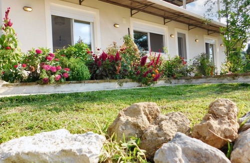 Perama House | Homerez - Charming House in Corfu with Lake View