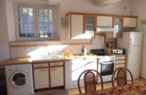 Uzes Apartment | Homerez - Cozy Apartment in Uzès 85 m² with Terrace