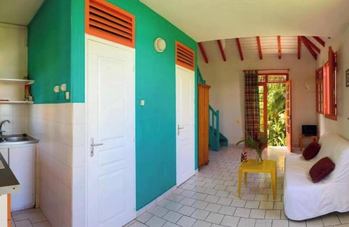 Sainte-Rose House | Homerez - Cozy House Sainte-Rose + Pool