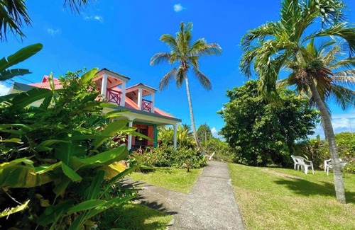 Sainte-Rose House | Homerez - Cozy House Sainte-Rose + Pool