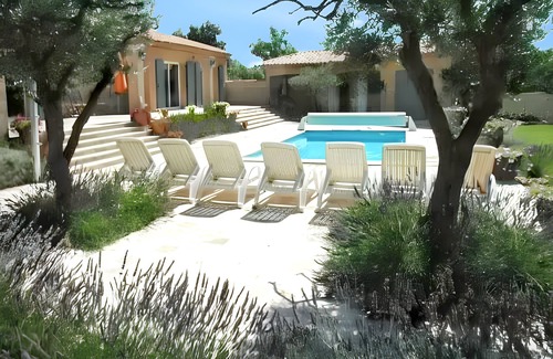 Regusse Villa | Homerez - Elegant Villa in Régusse with Private Pool