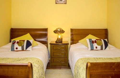 Camacha House | Homerez - Exceptional house with terrace