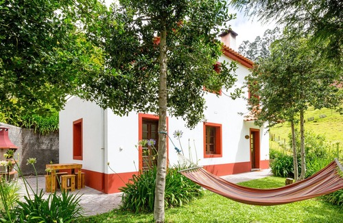 Camacha House | Homerez - Exceptional house with terrace