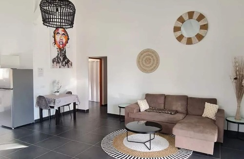 Sainte-Rose Villa | Homerez - Modern Villa Sainte-Rose