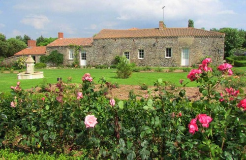 Landevieille House | Homerez - Spacious house for 6 ppl. with garden and terrace at Landevieille