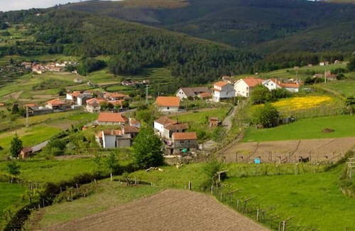 Riba de Mouro House | Homerez - Spacious house for 2 ppl. with terrace at Riba de Mouro