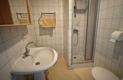 Neris-les-Bains Apartment | Homerez - Studio - Néris-les-Bains