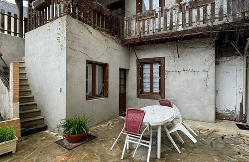 Neris-les-Bains Apartment | Homerez - Studio in Néris-les-Bains